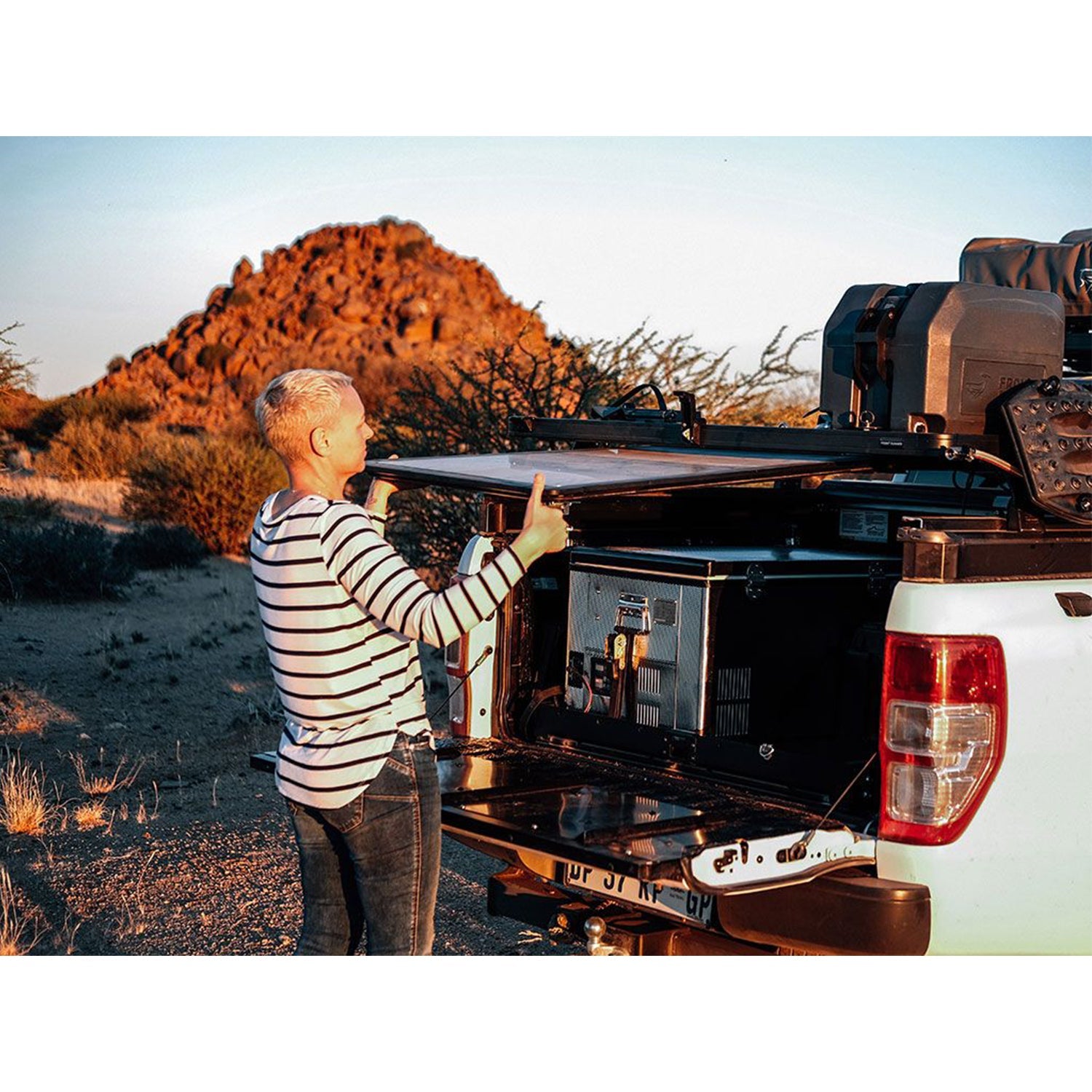 PRO TABLE UNDER RACK BRACKET